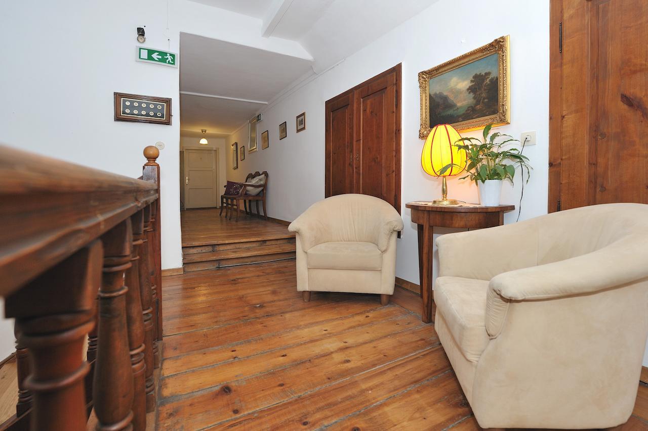Inn Simony